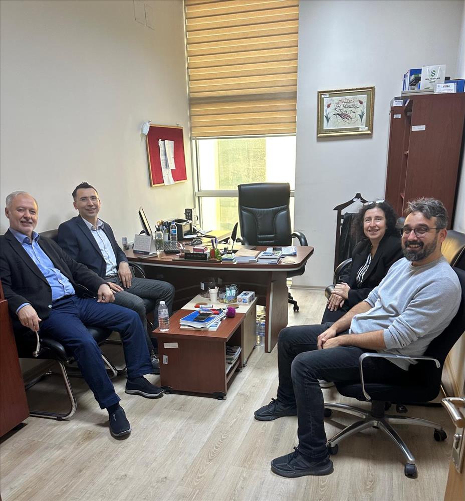 Yalova KOSGEB İl Müdürü, Yalova Üniversitesi Girişimcilik ve İşletmecilik Uygulama ve Araştırma Merkez Müdürümüzü ziyaret etmişlerdir.